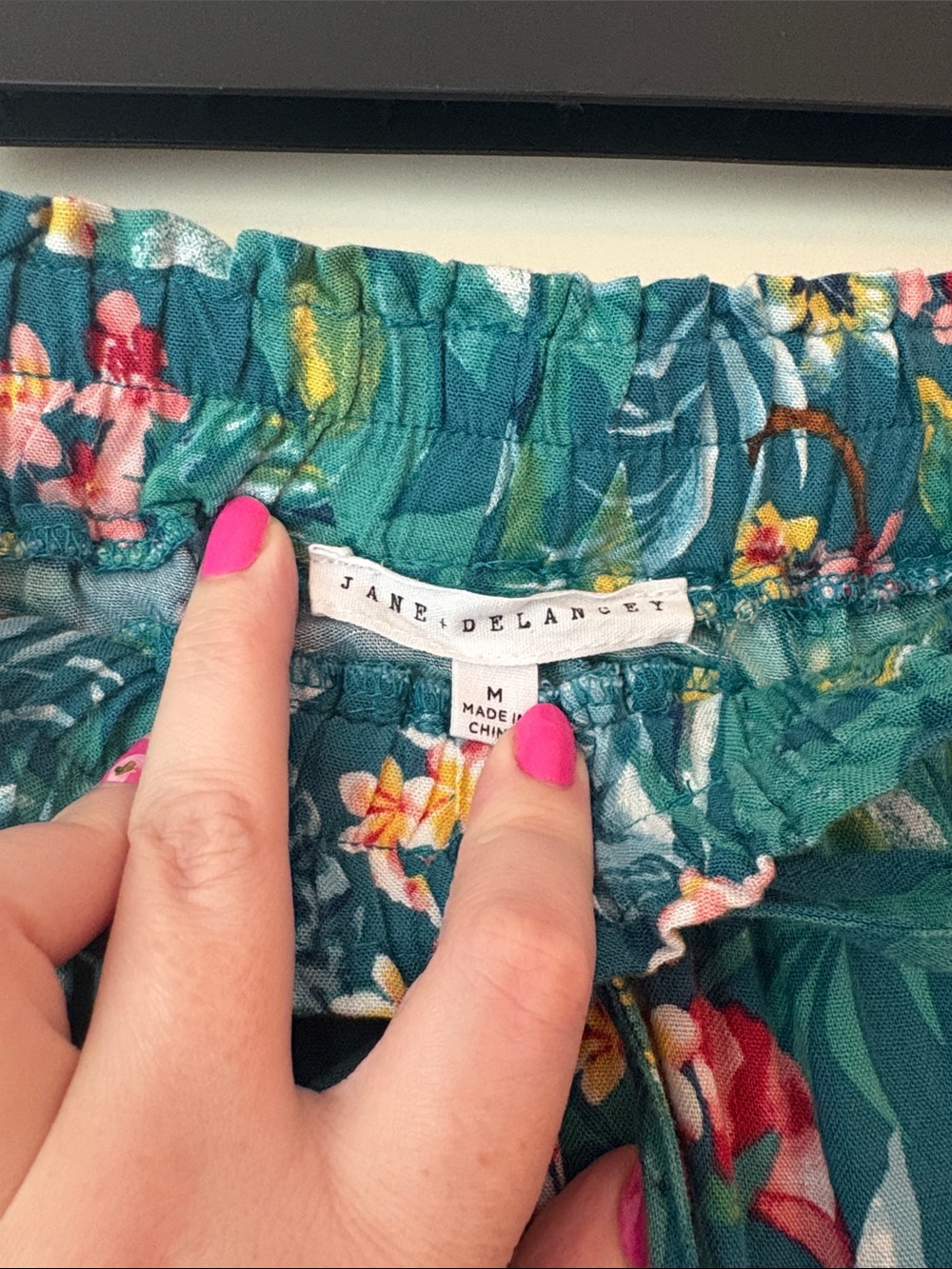 Jane and Delancey Teal Tropical Floral Pants Size Medium - Picture 7 of 7